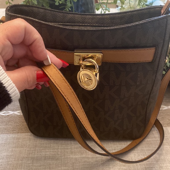 Michael Kors signature logo Crossbody - Picture 5 of 5